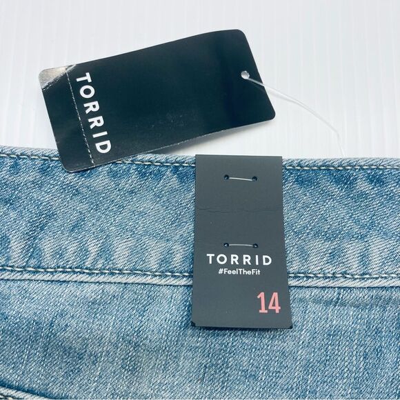 Torrid Light Wash Cotton Denim Blue Jean Raw Hem Shorts Size 14 NEW - Picture 5 of 10